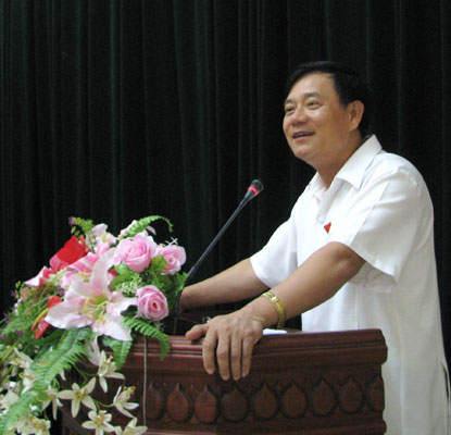 Bí thư Tỉnh ủy Trần Văn Túy thông báo kết quả hội nghị T.Ư 7 (khóa XI).